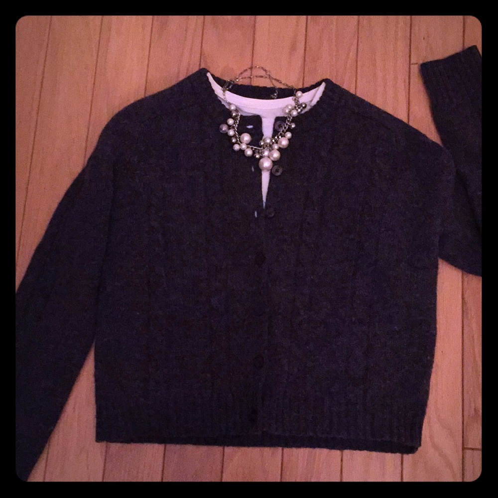 Gap beautiful Gray 💯 % Wool sweater.
